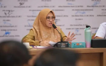 Bupati Gowa Sitti Husniah Talenrang saat tiba di Polda Sulawesi Selatan untuk menjalani pemeriksaan kasus dugaan korupsi