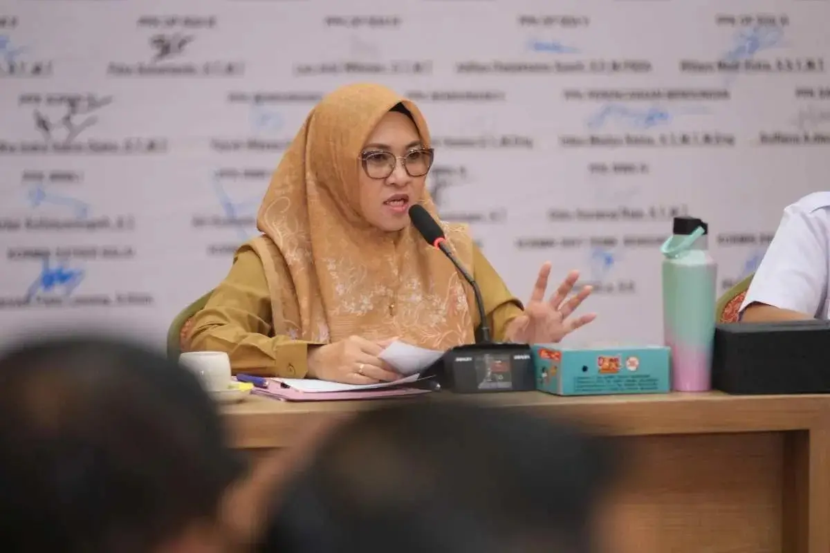 Bupati Gowa Sitti Husniah Talenrang saat tiba di Polda Sulawesi Selatan untuk menjalani pemeriksaan kasus dugaan korupsi