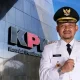 Bupati Pemalang Anom Widiyantoro saat digiring petugas KPK menggunakan rompi oranye menuju Rumah Tahanan Negara