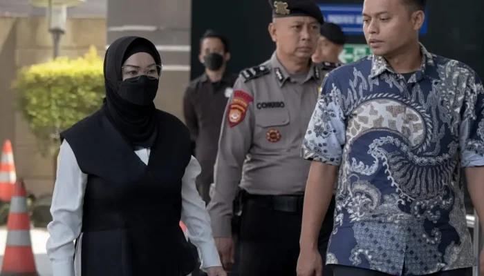 KPK Geledah Rumah Tersangka dan Kepala Dinas PU Sukoharjo, Sita Sejumlah Dokumen