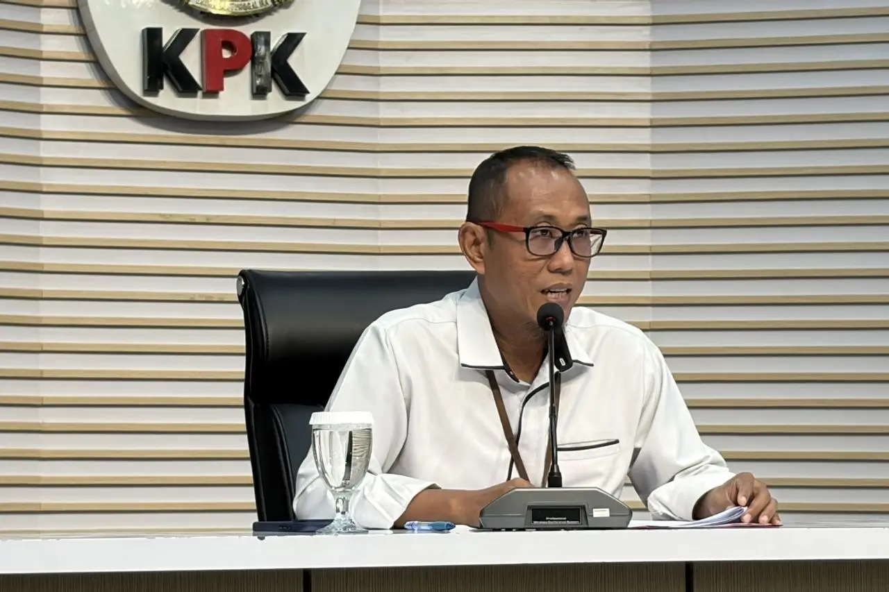KPK menetapkan Kepala Bea Cukai Kediri Gatot Heroe Hernanda sebagai tersangka kasus suap impor