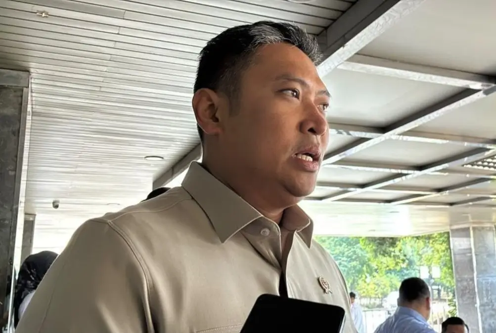 Kepala Badan Gizi Nasional Sudaryono memberikan keterangan kebijakan pembersihan institusi