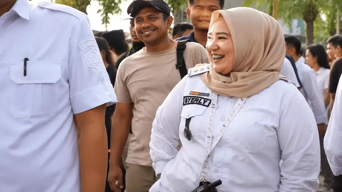 Lurah Paya Pasir Syerly saat memberikan pernyataan permintaan maaf kepada publik terkait ucapan yang mengejek warga