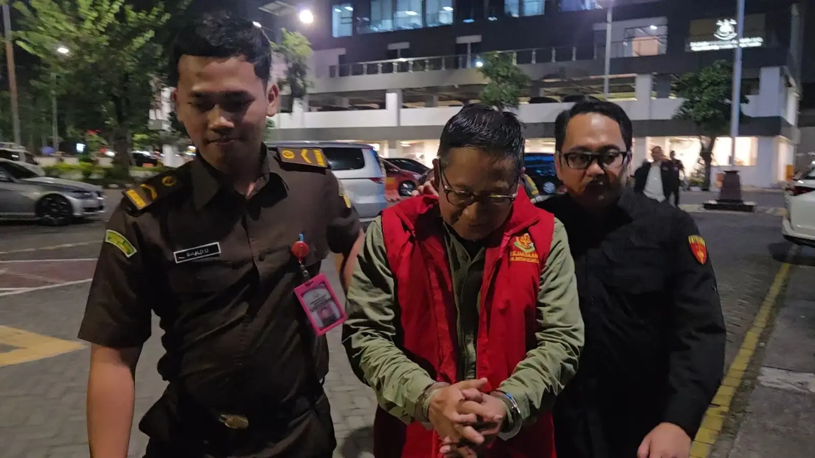 Mantan Dirut Kebun Binatang Surabaya ditahan terkait kasus korupsi kerugian negara Rp 10,2 miliar