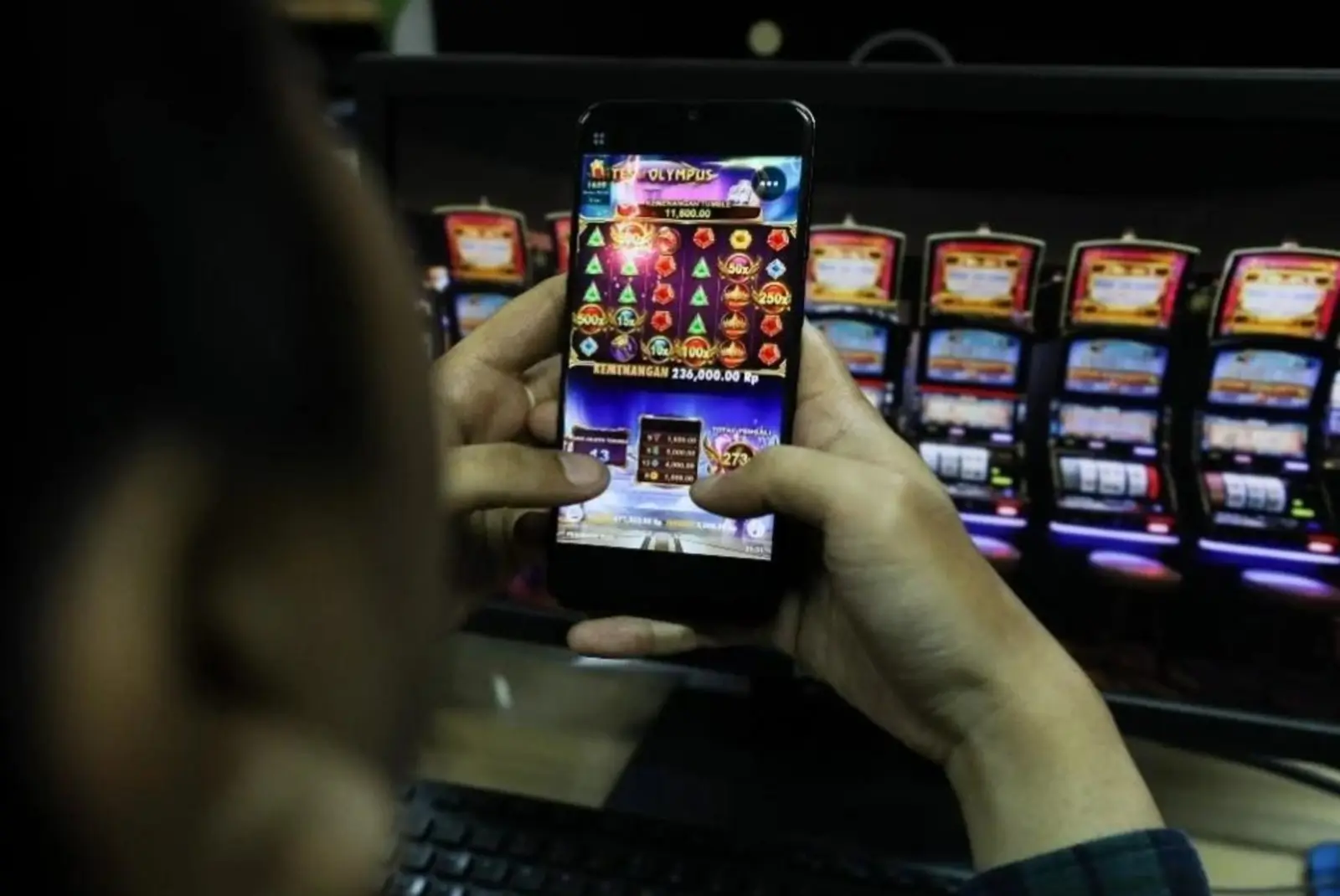 Lebih dari 2 ribu pegawai yang ada di lingkungan Pemprov Jabar terlibat aktivitas judol dengan nilai transaksi menyentuh Rp14 Miliar.