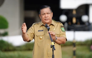 KPK melakukan pemeriksaan kepada PLT Gubernur Riau terkait pendalaman temuan uang yang ada di rumah dinas