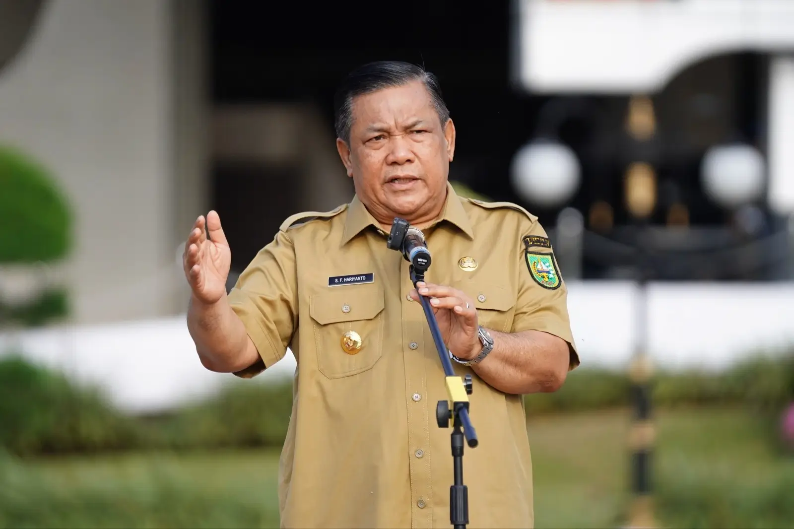 KPK melakukan pemeriksaan kepada PLT Gubernur Riau terkait pendalaman temuan uang yang ada di rumah dinas