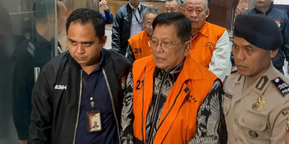 KPK menahan empat tersangka dalam kasus dugaan korupsi asuransi perkapalan PT Pelni yang merugikan negara Rp 15,6 miliar