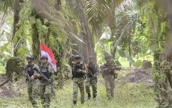 Presiden Prabowo Subianto bersama jajaran TNI dan Kemenhan saat mengumumkan kenaikan tunjangan kinerja