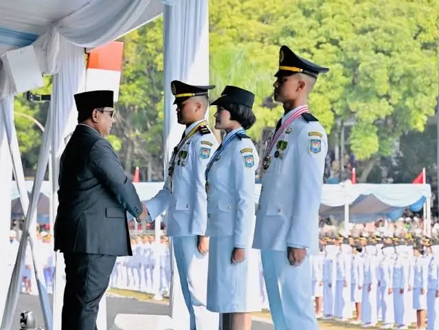 Presiden Prabowo memimpin pelantikan lulusan IPDN di kampus Jatinangor