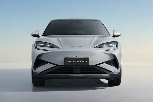 Kumpulan sepuluh mobil terbaru dengan fitur canggih dan teknologi modern, meliputi BYD Sealion 7, Hyundai IONIQ 5, Tesla Model 3, Mercedes Benz EQS, Kia EV9, XPENG G6, BMW i5, ZEEKR 009, Mercedes Benz EQS SUV dan Hyundai KONA Electric