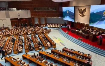 Suasana Kompleks Parlemen Senayan Jakarta saat adanya aksi demo namun DPR RI tetap menggelar Rapat Paripurna