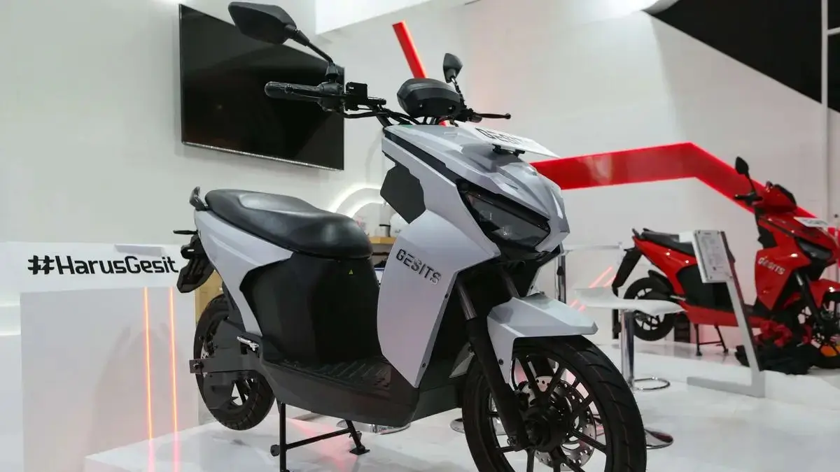 Tampilan motor listrik Gesits Raya G berdesain sederhana dan modern
