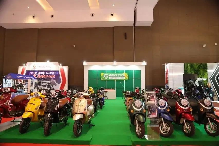 Tampilan motor listrik Greentech Unity Classic model irit bergaya retro