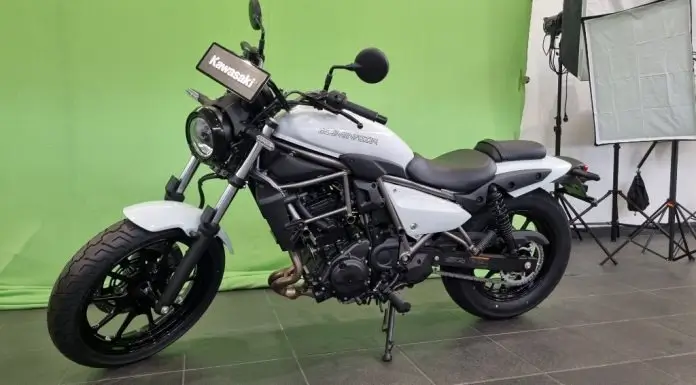 Tampilan motor Kawasaki Eliminator 2027 bergaya cruiser modern dengan mesin 451 cc