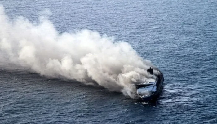 Menelan Korban Jiwa, KMP Mutiara Sentosa 2 Angkut Ratusan penumpang Terbakar!