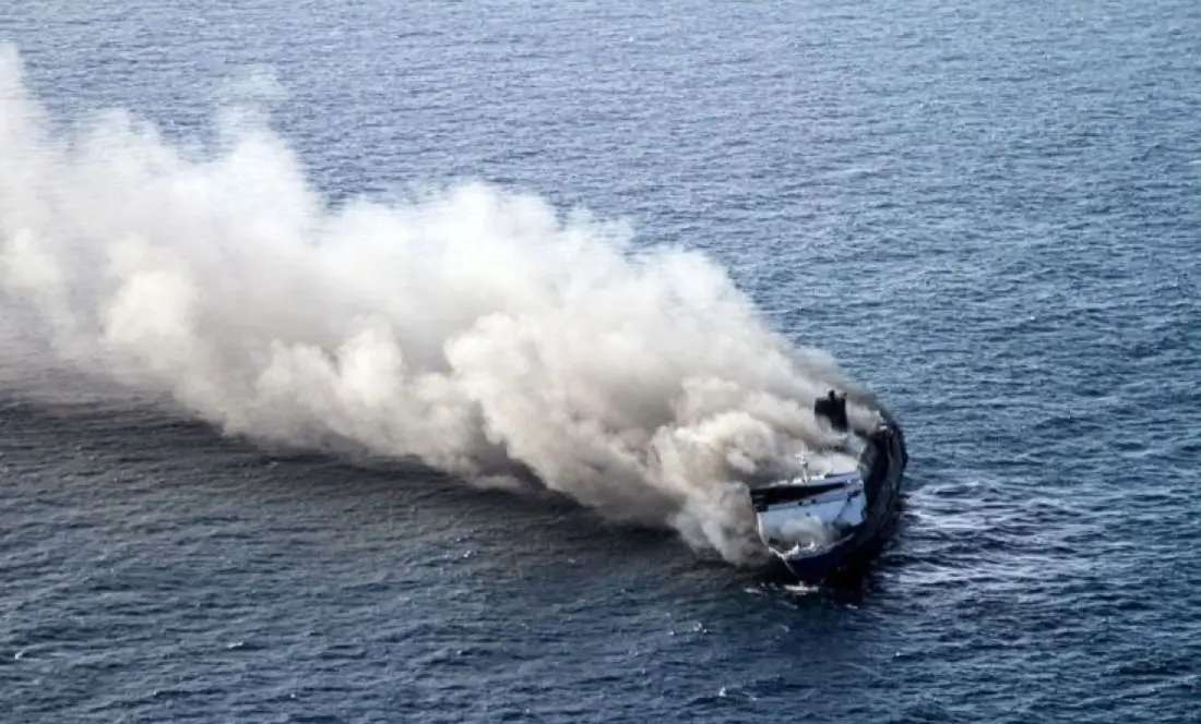 KMP Mutiara Sentosa 2 yang terbakar di perairan utara Sumenep saat proses evakuasi penumpang