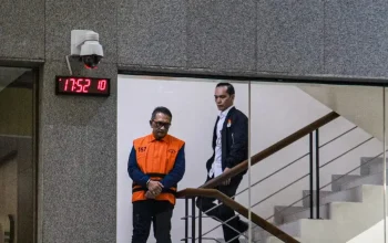 Kepala Bea Cukai Kediri Gatot Heroe Hernanda yang ditahan KPK diduga terima uang 3,25 miliar rupiah