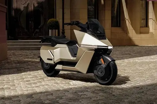 Berbagai jenis motor listrik OMOWAY dengan desain modern dan fitur canggih