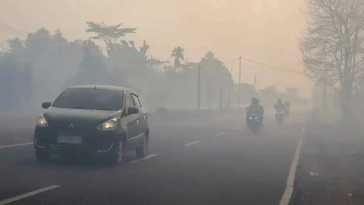 Ilustrasi warga terpapar kabut asap karhutla dan peningkatan kasus ISPA