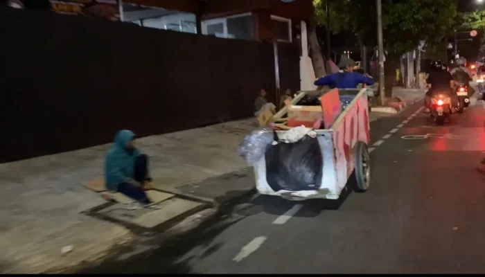 Misteri Pak Haji Gocap, Sosok Tak Dilihat Wujudnya yang Bagi-bagi Rezeki di Jalan Mampang