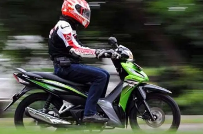 Tampilan motor bebek Honda yang paling irit bahan bakar cocok digunakan untuk bekerja