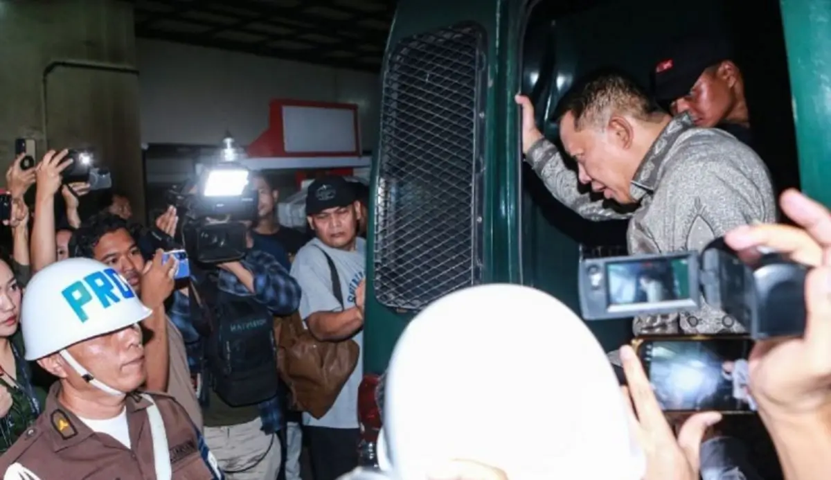 Febrie Adriansyah mantan Jampidsus yang diberhentikan sementara dan masih terima 50 persen gaji pokok