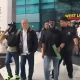 Tim penyidik Bareskrim Polri mengawal DPO narkoba Yuwanky sesaat setelah ditangkap di Terminal 3 Bandara Internasional Soekarno-Hatta, Kamis 27 Agustus 2026
