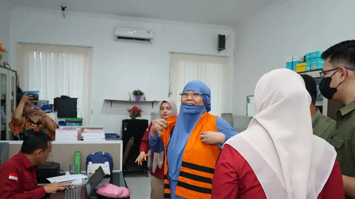 Farah Hasmina Harahap tersangka korupsi kredit Bank Sumut ditangkap dan diamankan petugas kejaksaan