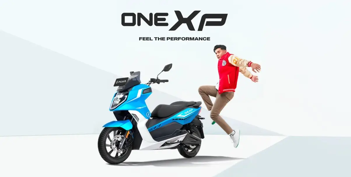 Tujuh unit motor listrik berdesain modern sporty tampil berjejer terlihat gagah dan menarik