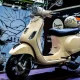 Deretan motor Vespa berbagai model dengan desain klasik dan modern khas Italia