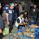 Barang bukti ganja kering seberat 93 kilogram yang digagalkan Satresnarkoba Polrestabes Medan beserta dua tersangka