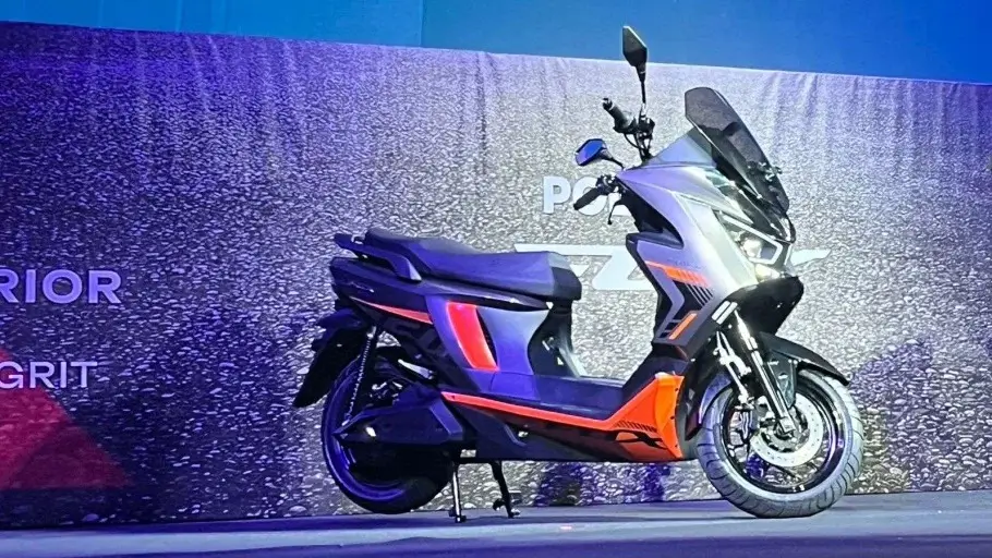 Motor listrik Polytron Fox 350 bergaya maxi dengan bodi besar tampil elegan