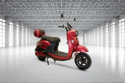 Tampilan luar Selis Neo Scootic motor listrik bergaya stylish dan ringkas