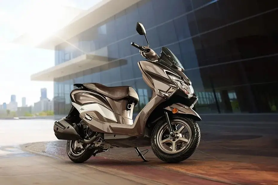 Suzuki Burgman Street 125EX skutik elegan dengan mesin 124 cc dan teknologi SEP Alpha hemat bahan bakar dan akselerasi responsif