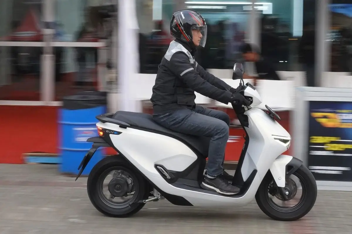 baterai motor listrik Honda dengan teknologi canggih dan desain modern