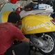 Motor Vespa GTS 310 diparkir rapi dengan latar jalan yang bersih dan elegan