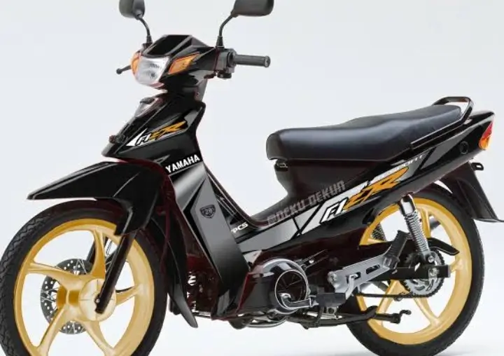 Tampilan samping motor bebek Yamaha FIZR tampak bersih dan terawat