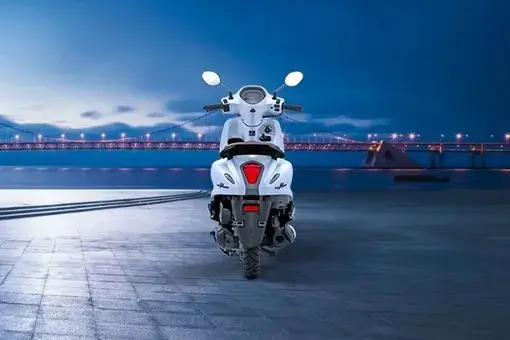 Yamaha Grand Filano Hybrid 125 2026 tampil desain retro modern lengkap teknologi terbaru