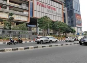 Mal-mal Dipasangi Pagar Tinggi, Benarkah Ada Peristiwa Besar Yang Terjadi? Ternyata Ini Alasannya