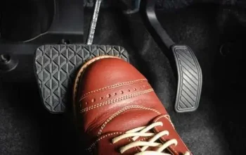 Begini 3 Cara Aman Mengemudi Mobil Matic Saat Melewati Turunan Panjang