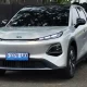 Tampilan depan dan samping Changan Nevo Q05 dengan desain bodi tegas dan lampu LED tajam