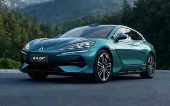Tampilan samping dan depan Denza Z9 GT dengan desain bodi panjang rendah siluet shooting brake yang elegan dan berotot