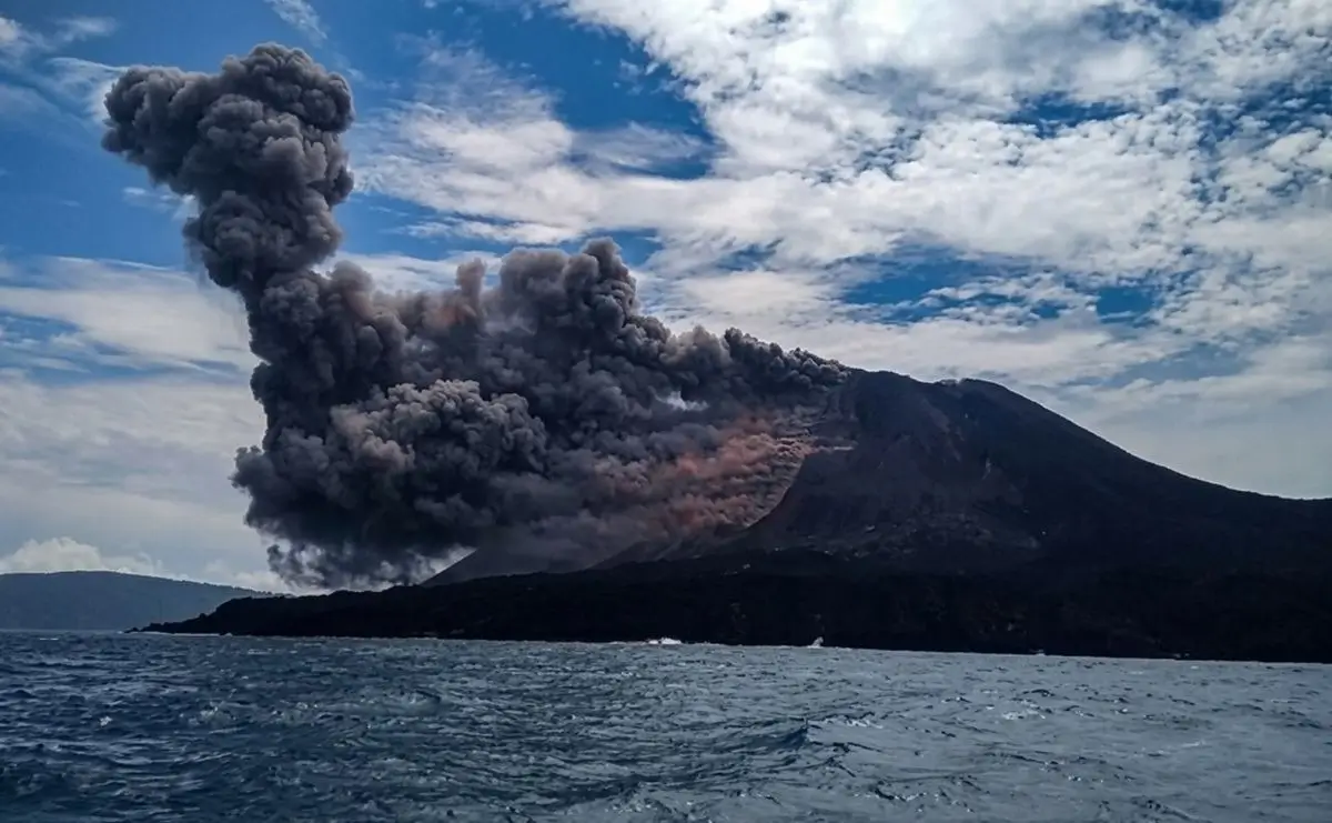keempat gunung berapi yang mengalami erupsi bersamaan pada 6 September 2026 di berbagai wilayah Indonesia