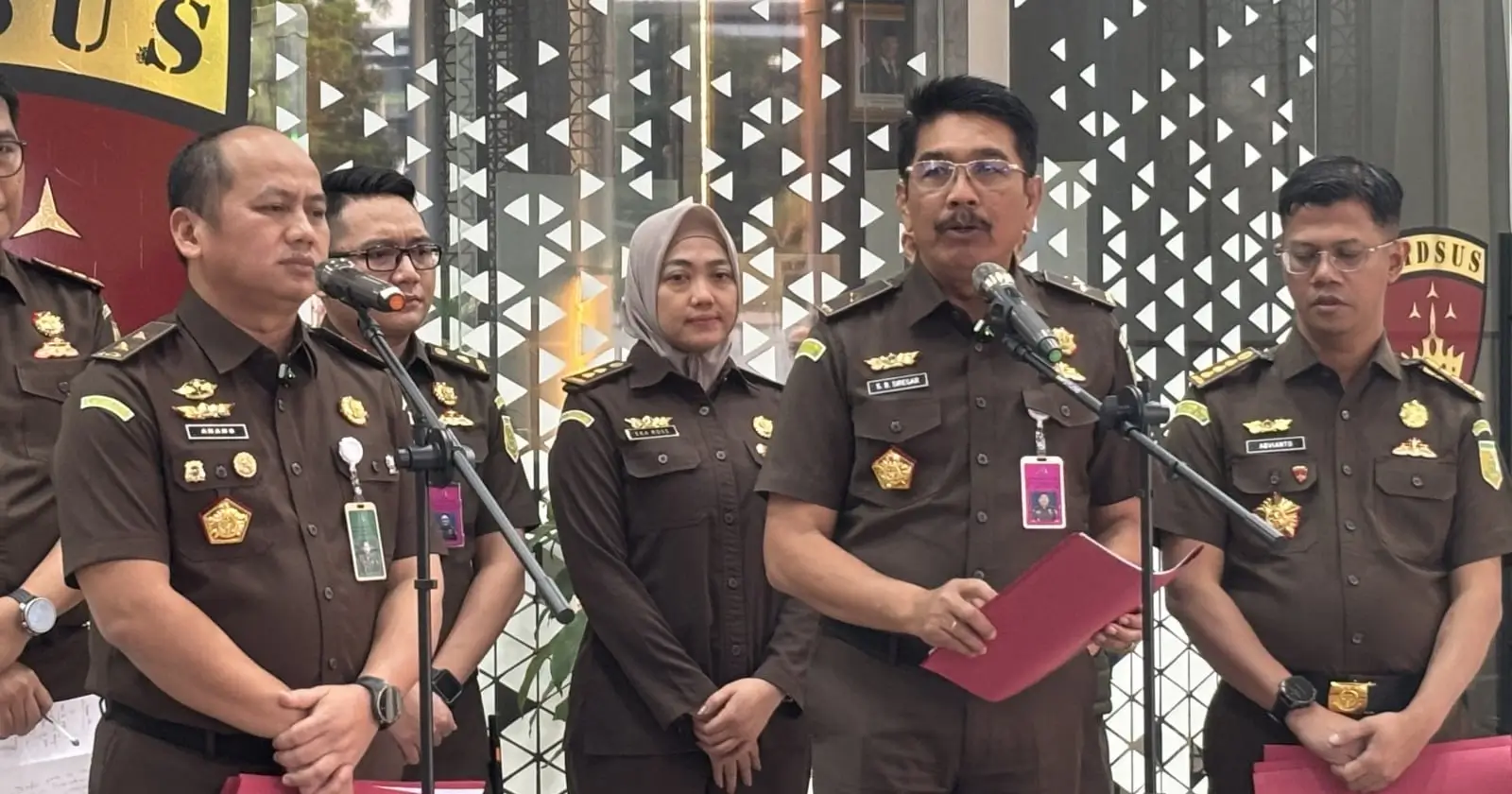 Kejaksaan Agung (Kejagung) menetapkan Toba Pulp Lestari (TPL) sebagai tersangka dalam kasus korupsi transfer pricing