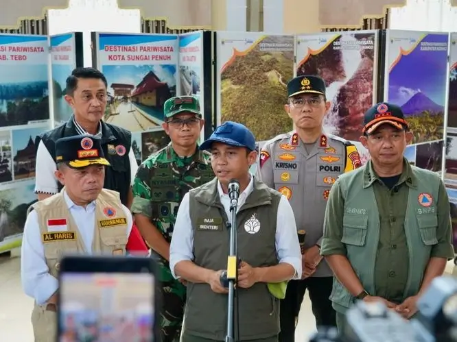 Menteri Kehutanan Raja Juli Antoni umumkan pembekuan izin 5 perusahaan penyebab karhutla di Kalimantan Barat