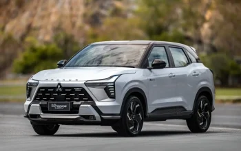 Tampilan depan Mitsubishi Xforce ICE dengan desain kokoh gaya SUV yang berani dan modern