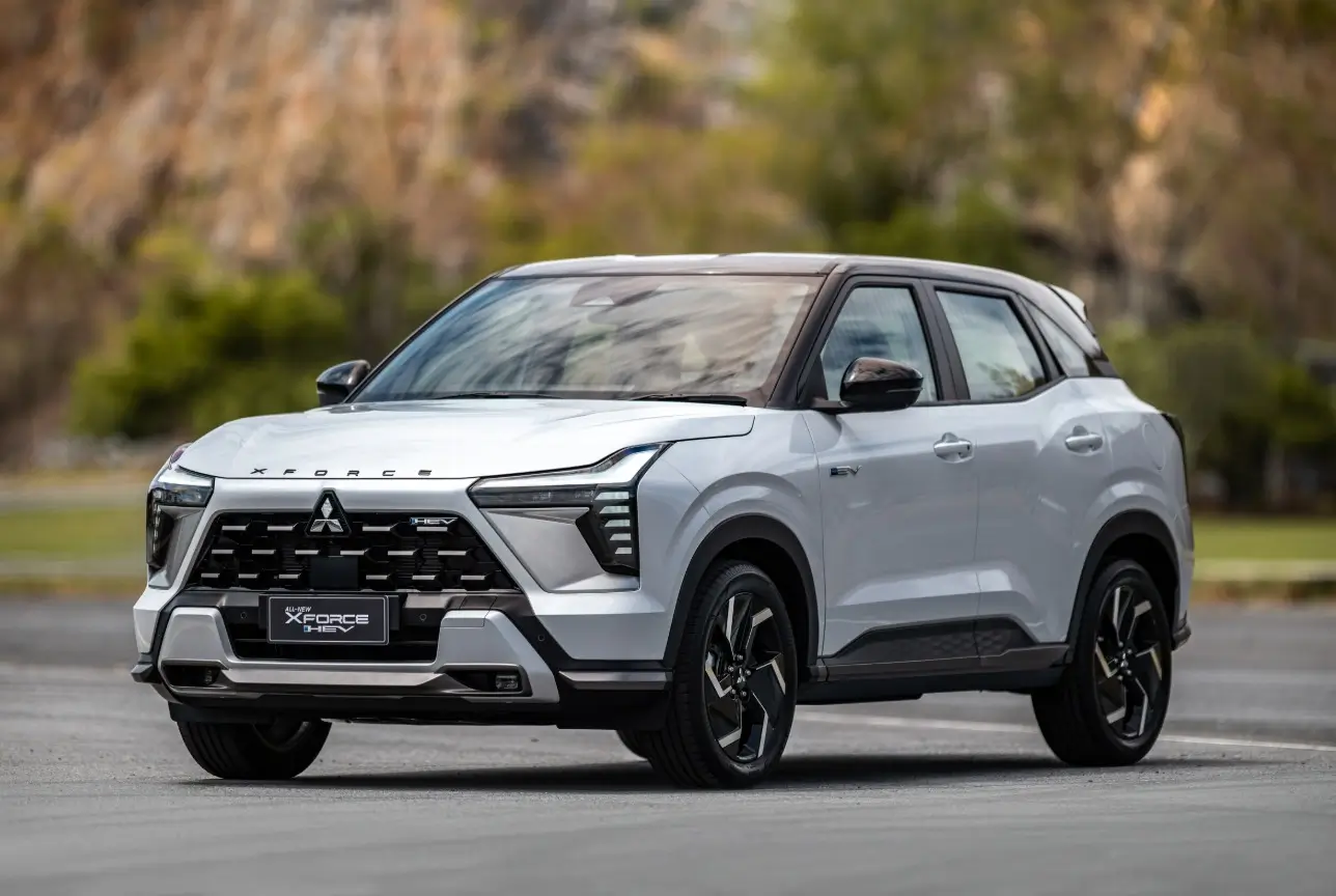 Tampilan depan Mitsubishi Xforce ICE dengan desain kokoh gaya SUV yang berani dan modern
