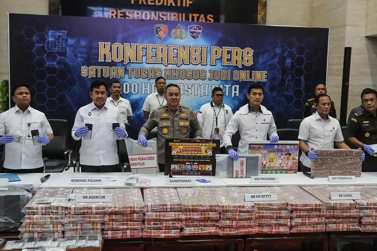 Direktur Tindak Pidana Siber Bareskrim Polri jelaskan pembongkaran tiga situs judi online keuntungan Rp1 triliun