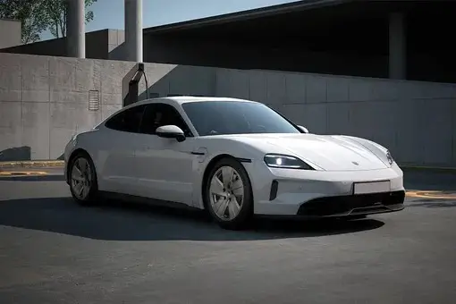 Porsche Taycan mobil listrik yang berhasil membuktikan kemewahan interiornya, yuk cek.